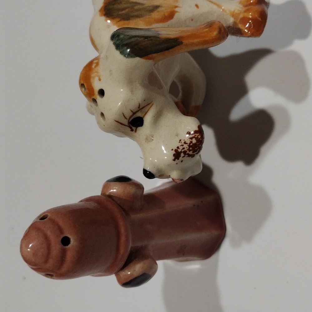Vintage 1960, dog lifting leg on fire hydrant salt and pepper shaker made Japan - Picture 8 of 11